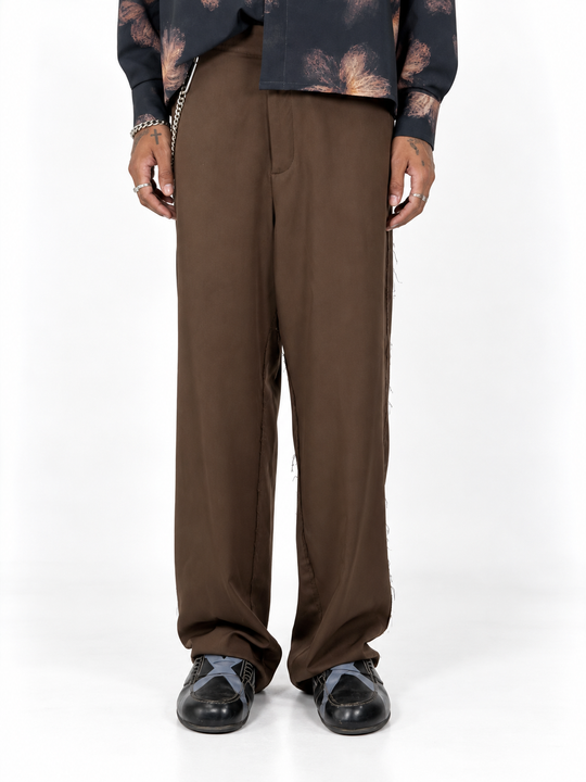 Pantaloni ampi marrone taglio vivo
