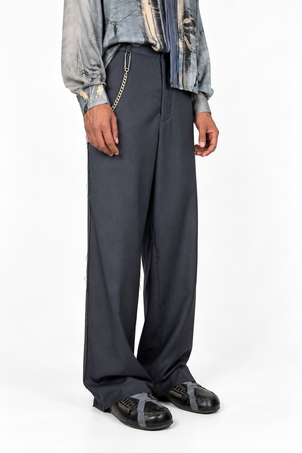 Pantaloni ampi Blu Lavagna taglio vivo