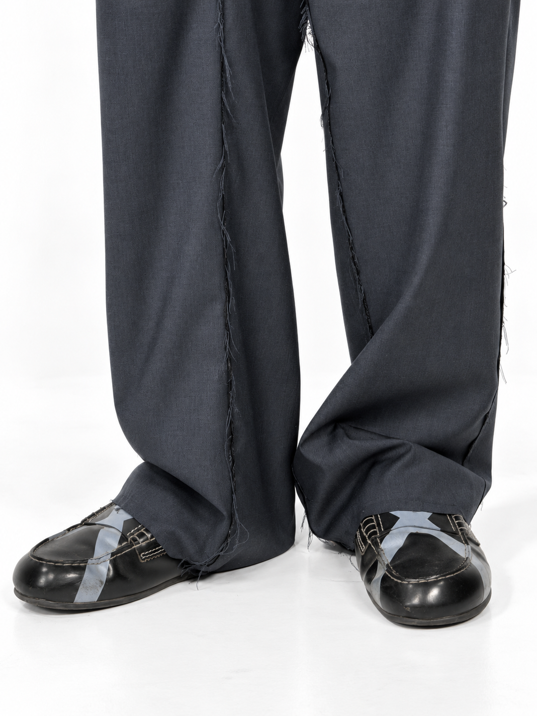 Pantaloni ampi Blu Lavagna taglio vivo